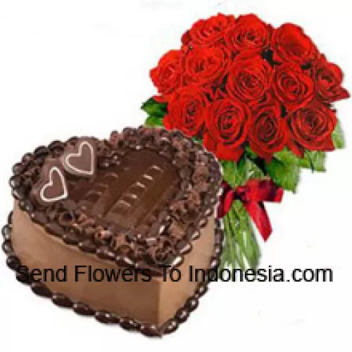 Ramo de 12 rosas rojas con relleno de temporada junto con 1 kg de pastel de chocolate en forma de corazón (Tenga en cuenta que la entrega de pasteles solo está disponible para la región de Metro Manila. Cualquier pedido de entrega de pasteles fuera de Metro Manila se sustituirá por un pastel de brownie de chocolate sin crema o se le ofrecerá al destinatario un vale de Red Ribbon suficiente para comprar el mismo pastel) (Tenga en cuenta que la entrega de pasteles solo está disponible para la región de Metro Manila. Cualquier pedido de entrega de pasteles fuera de Metro Manila se sustituirá por un pastel de brownie de chocolate sin crema o se le ofrecerá al destinatario un vale de Red Ribbon suficiente para comprar el mismo pastel)