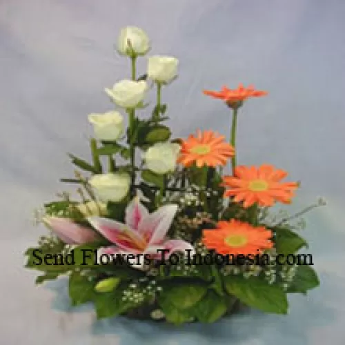 Mand met Assortiment Bloemen Inclusief Lelies, Rozen en Madeliefjes