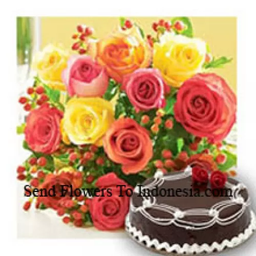 Conjunto de 12 Rosas Coloridas Mistas com Enfeites da Estação e 1/2 Kg (1.1 Lbs) de Bolo de Trufa de Chocolate (Por favor, note que a entrega do bolo está disponível apenas para a Região Metropolitana de Manila. Quaisquer pedidos de entrega de bolo fora da Região Metropolitana de Manila serão substituídos por Bolo de Brownie de Chocolate sem creme ou o destinatário receberá um Voucher Red Ribbon suficiente para comprar o mesmo bolo)