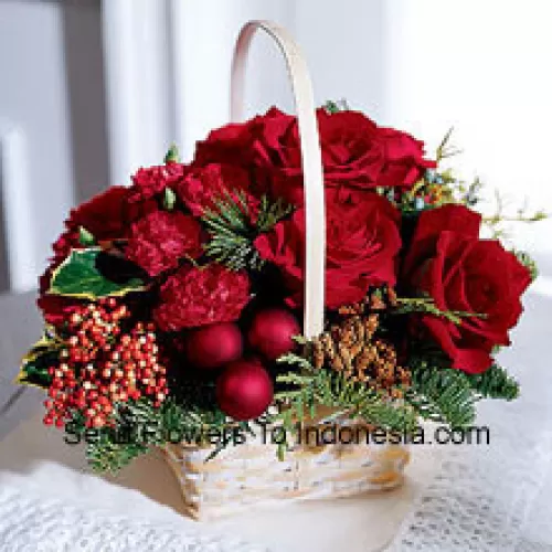 ¿Qué mejor regalo para un amante de las rosas que este arreglo estacional de rosas y verdes navideños? Un regalo de buen gusto con un toque festivo. (Tenga en cuenta que nos reservamos el derecho de sustituir cualquier producto por un producto adecuado de igual valor en caso de falta de disponibilidad de cierto producto)